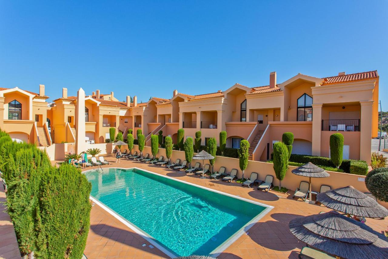 Luxury Holiday 2-bedroom Apartment Praia da Luz - B&B