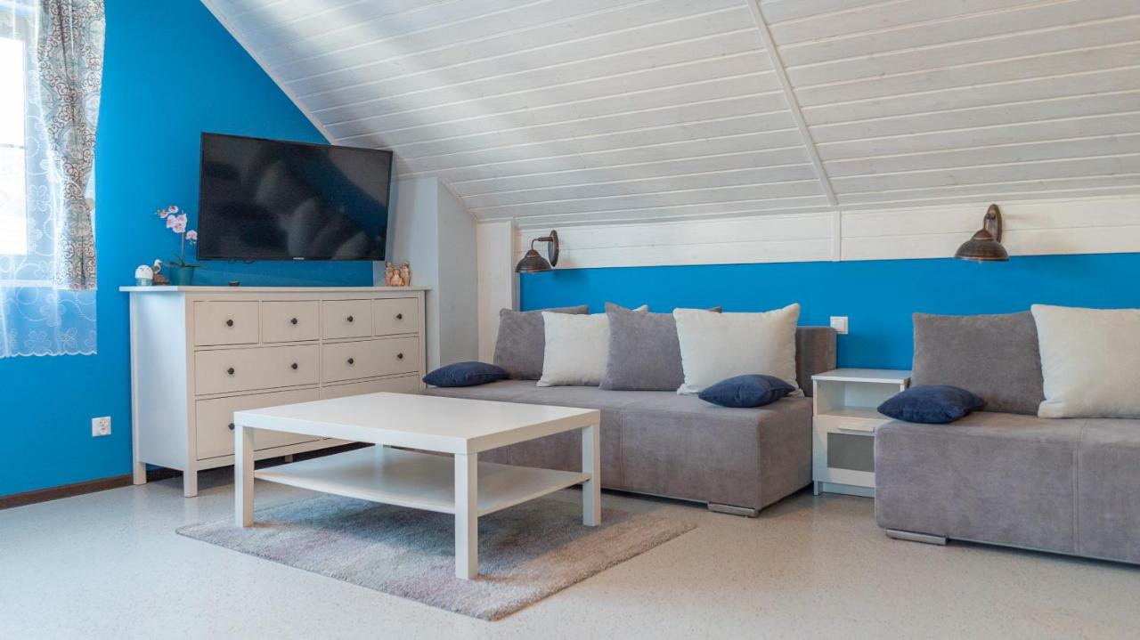 Dormitory Room (7 Adults)