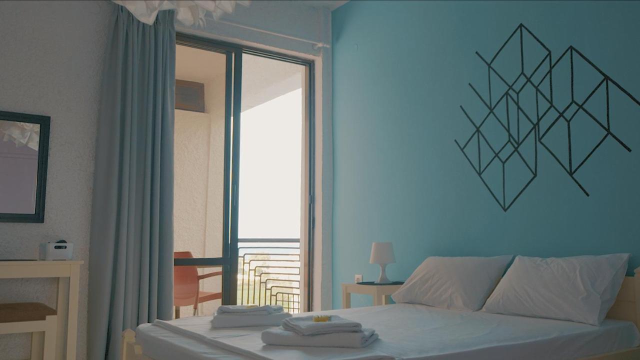 Deluxe Double Room with Side Sea View