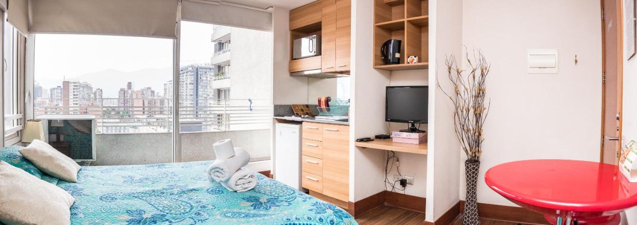 Estudio con vistas a las montañas