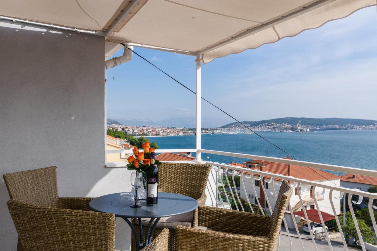 Three-Bedroom Apartment with Balcony and Sea View