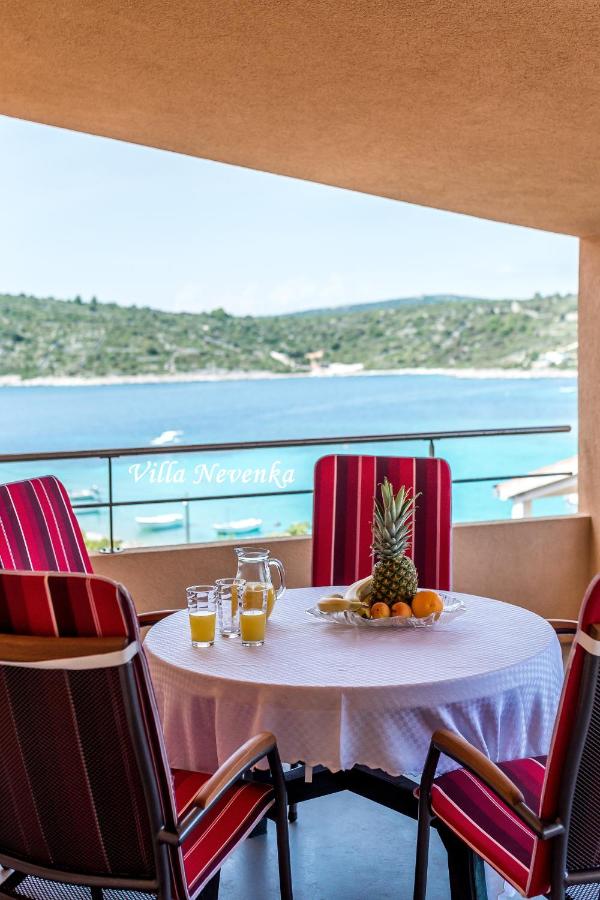 Apartments Villa Nevenka - Chambres d’hôtes Rogoznica