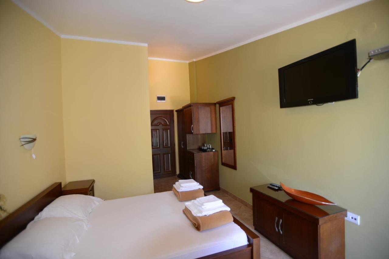 Camera Matrimoniale con Divano-Letto e Vista Mare