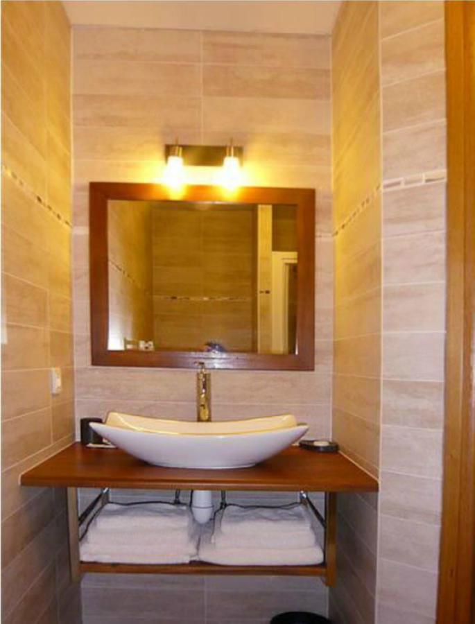 Deluxe Double Room (2 Adults + 1 Child)