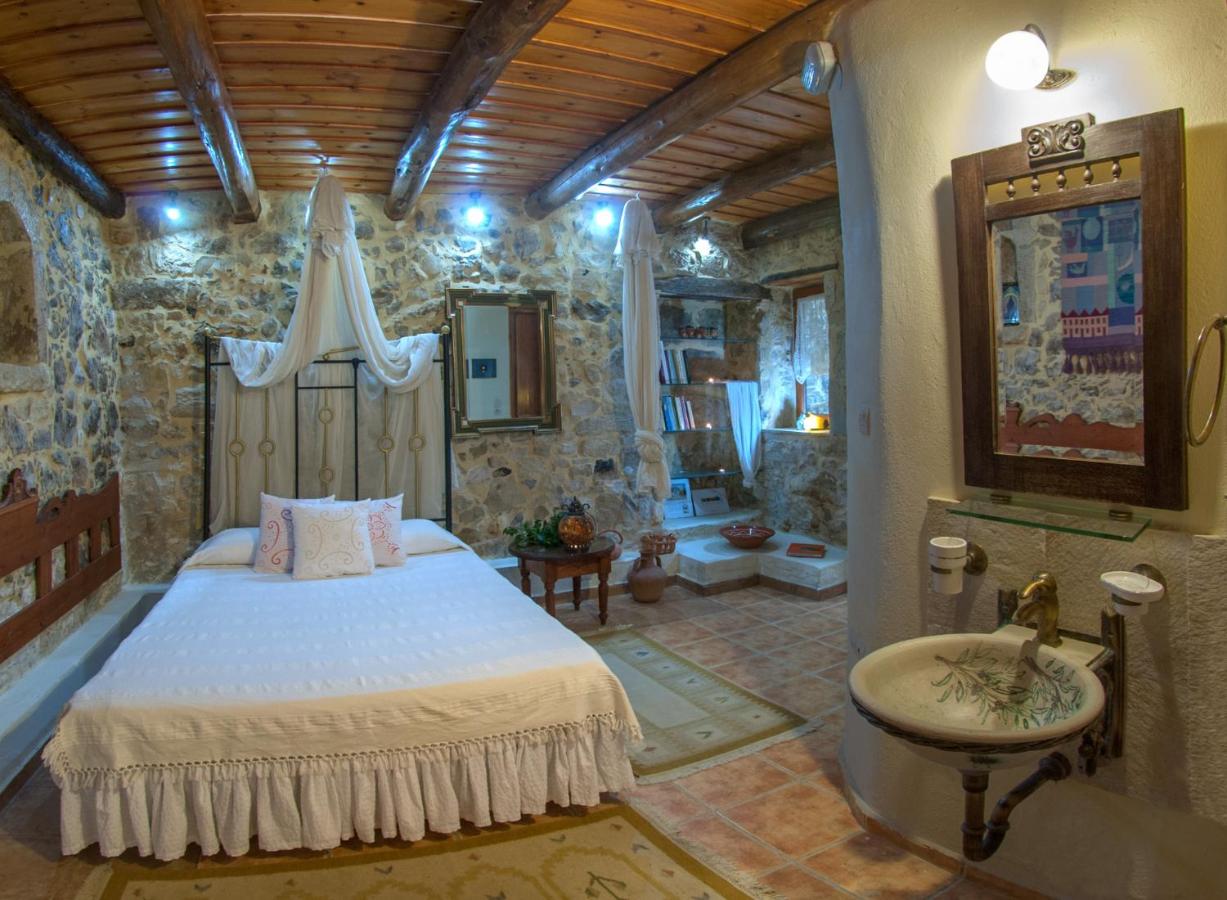 Family Room (2 Adults + 2 Children)