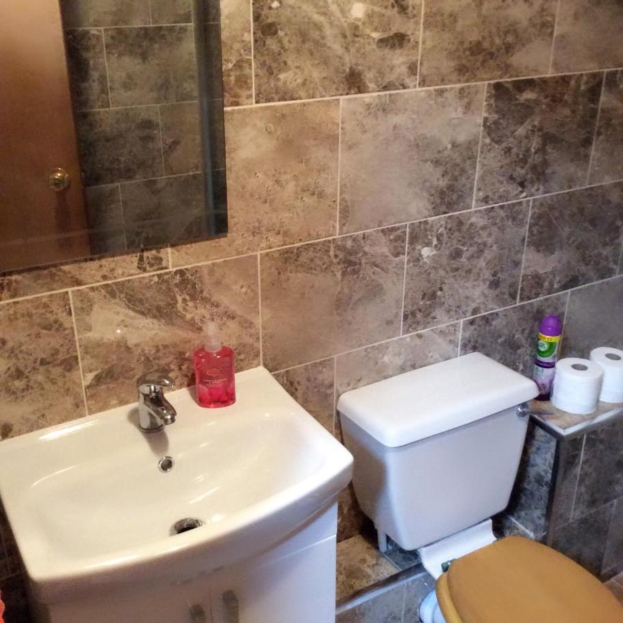 Camera Matrimoniale con Bagno in Comune 
