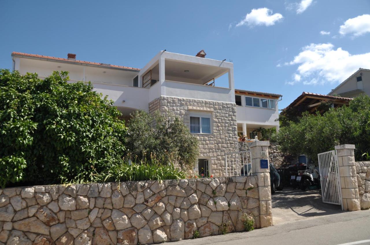 One-Bedroom Apartment with Balcony and Sea View 2