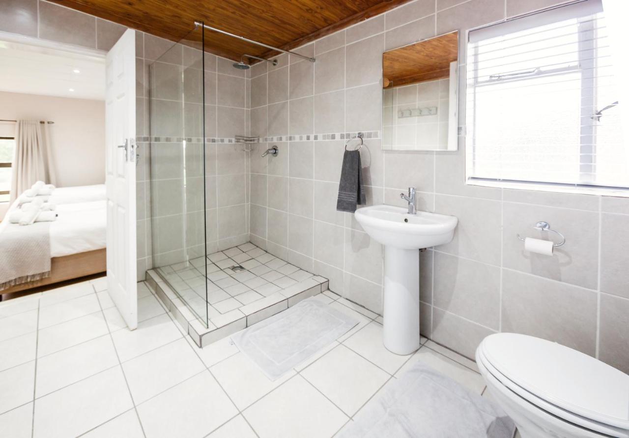 Quadruple Room with Private Bathroom