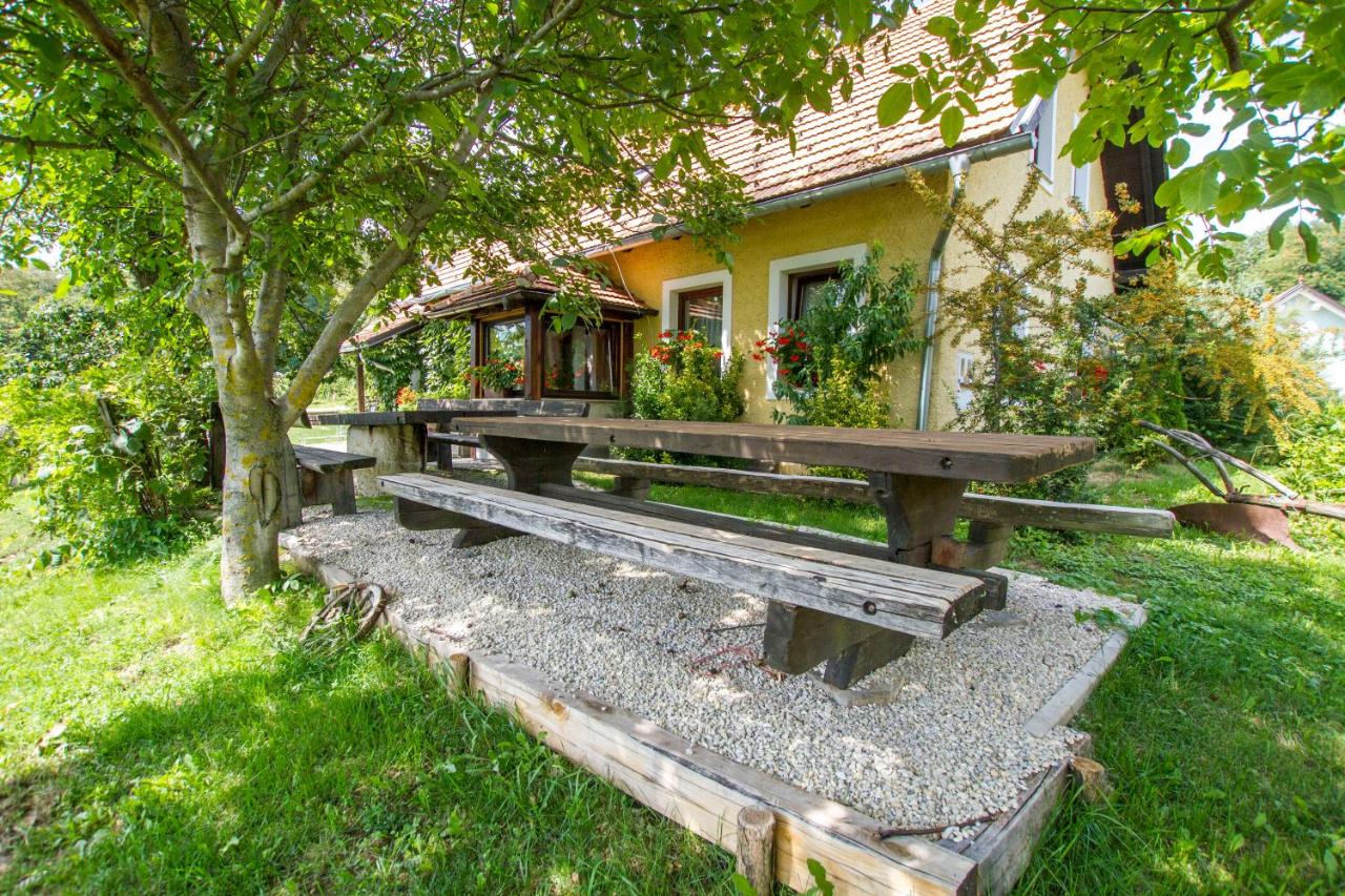 Holiday Home Juričko with private Sauna - Chambres d’hôtes