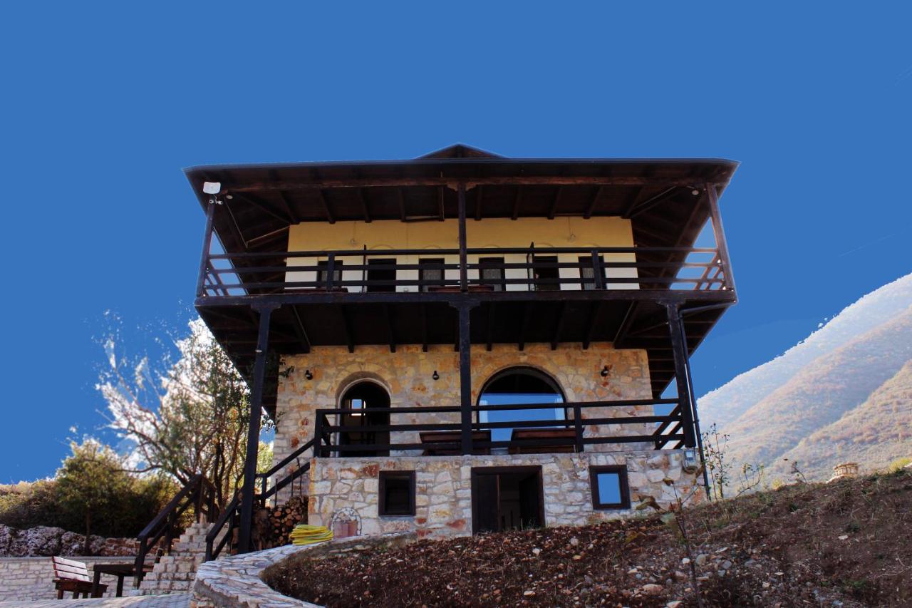 Quiet Villa Near Berat - Scenic Balcony & Garden - B&B Berat