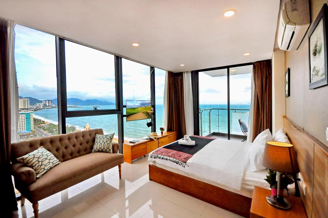 Connecting apartment with sea view balcony