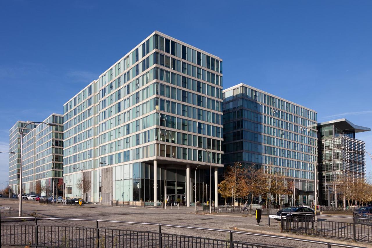 2 Bedroom 2 Bathroom Apartment in Central Milton Keynes with Free Parking and Smart TV - Contractors, Relocation, Business Travellers - Bed and Breakfast