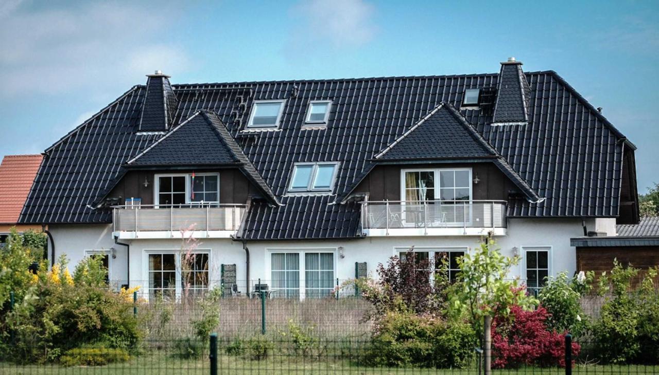 Bernstein-Fewos ca 15 Gehminuten zum Ostseestrand - B&B