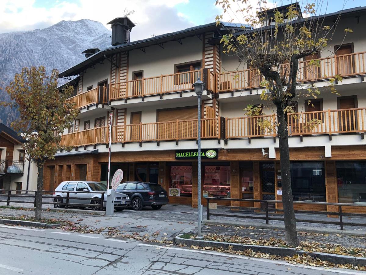 B&B Courmayeur - PETITE MAISON a 50 passi dalla funivia !!! - Bed and Breakfast Courmayeur