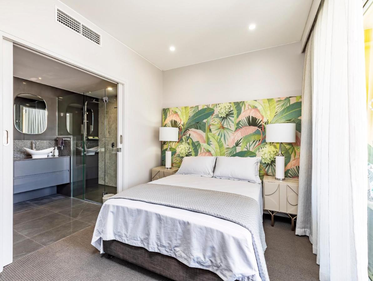 Sleek, modern and comfortable on Hastings Street - B&B Noosa Heads