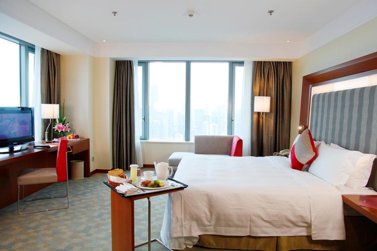 Superior King Room - Executive Floor, HuangPu River View, include two person dinner in revolving restaurant,High Floor