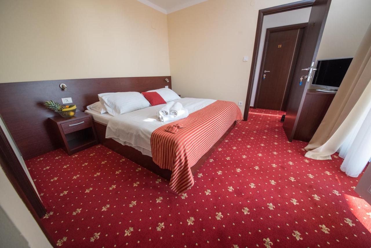 Camera Matrimoniale con Balcone e Vista Mare