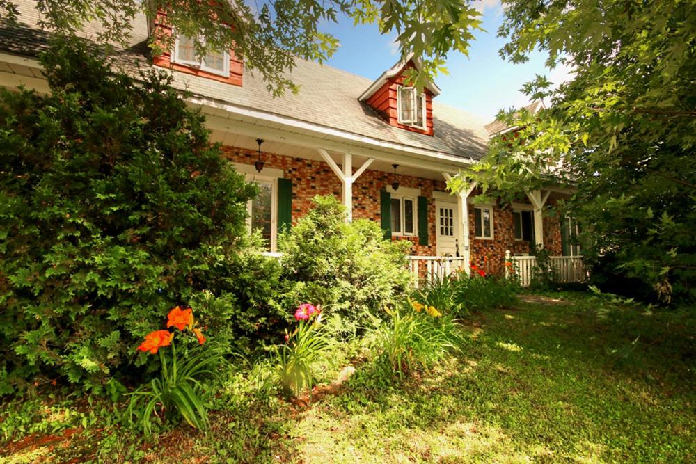 B&B Québec - Vieille Maison Rustique Espace Intéressant - Bed and Breakfast Québec