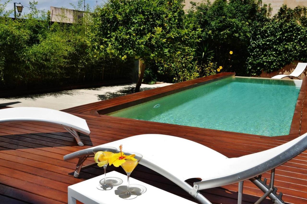 Amplia casa con piscina cerca playa - B&B