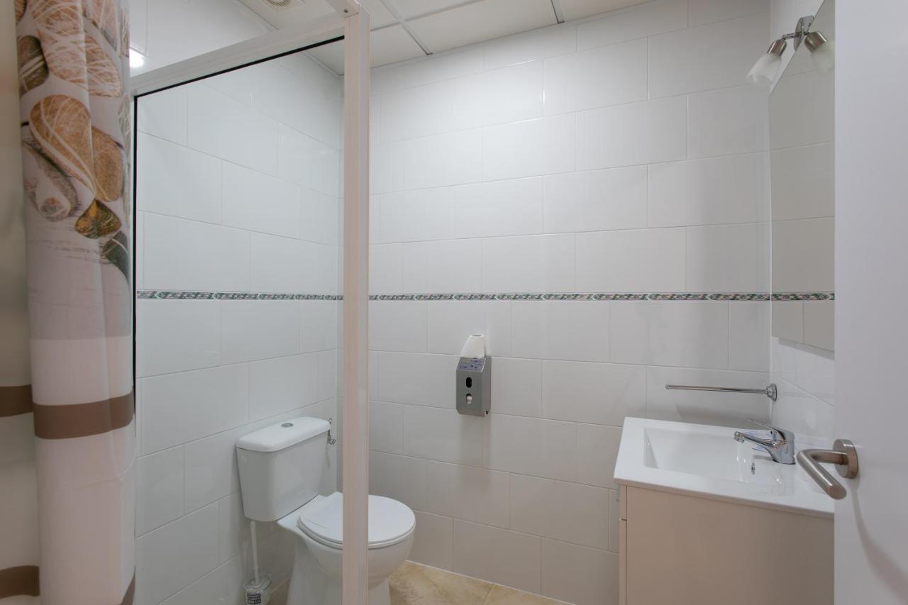 Twin Room with Shower