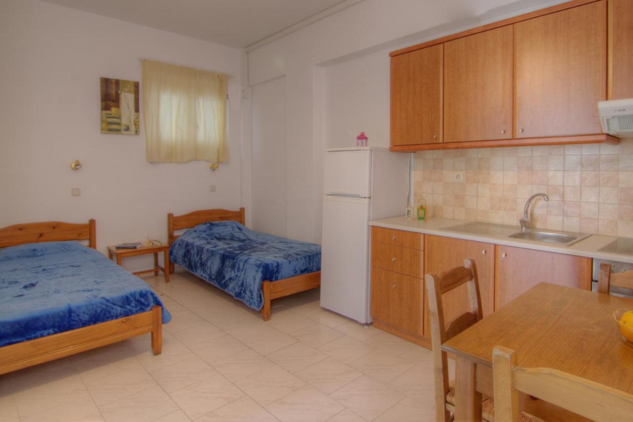 One-Bedroom Apartment with Mountain View
