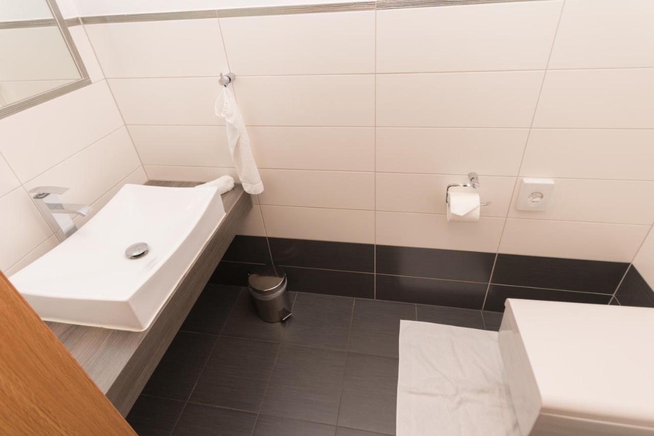 Comfort Three-Bedroom Apartment with Balcony