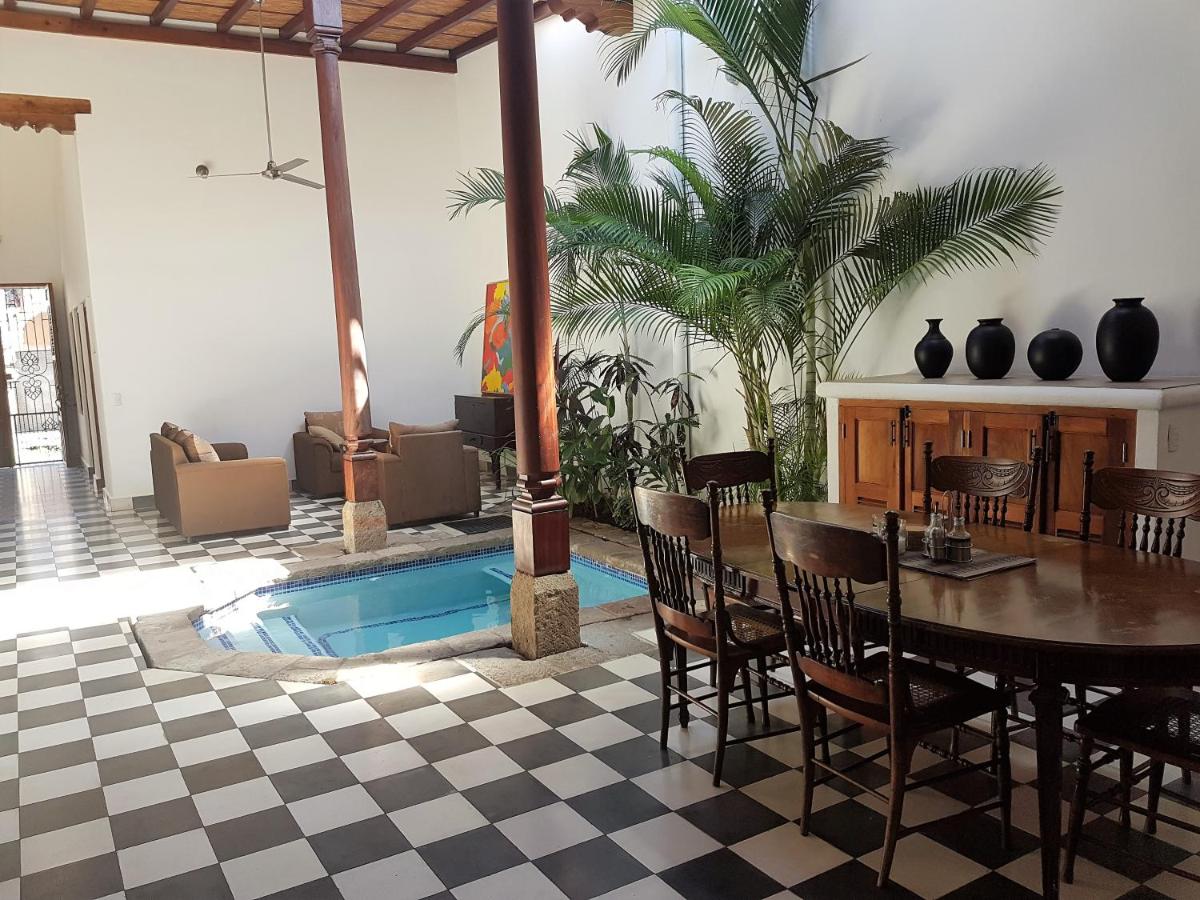 B&B Granada - Lovely new-build colonial house with plunge pool - Bed and Breakfast Granada