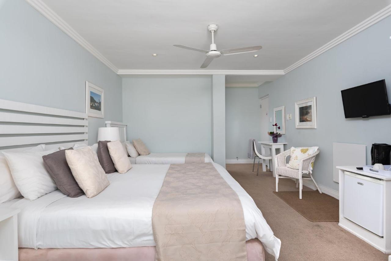 Chambre Double avec Vue sur la Piscine (3 Adultes)
