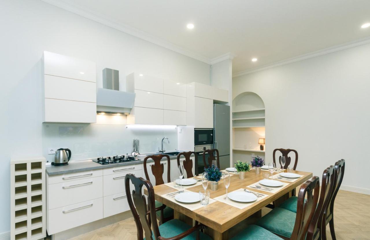 V&V luxury apartments (Arena City,Maydan) - B&B