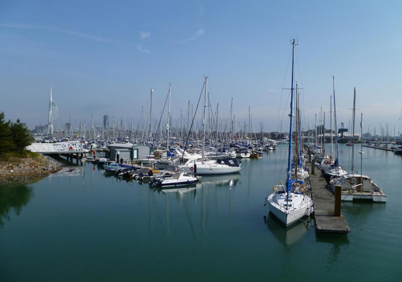 B&B Gosport - Harbour View 4 - Bed and Breakfast Gosport