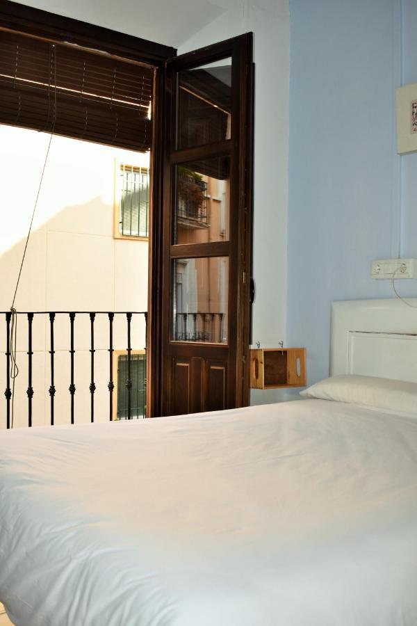 Single Room with Shared Bathroom