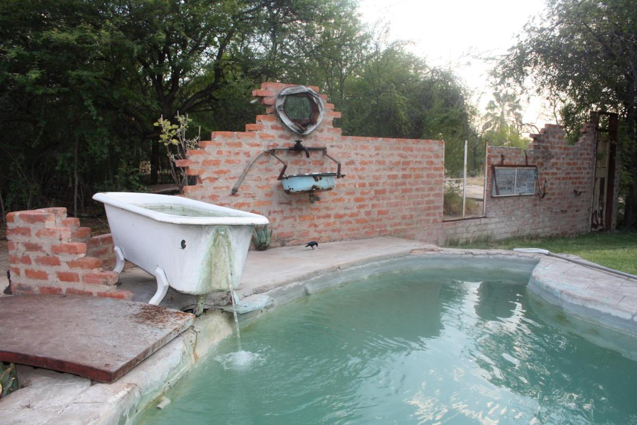 B&B Grootfontein - Roy's Rest Camp - Bed and Breakfast Grootfontein