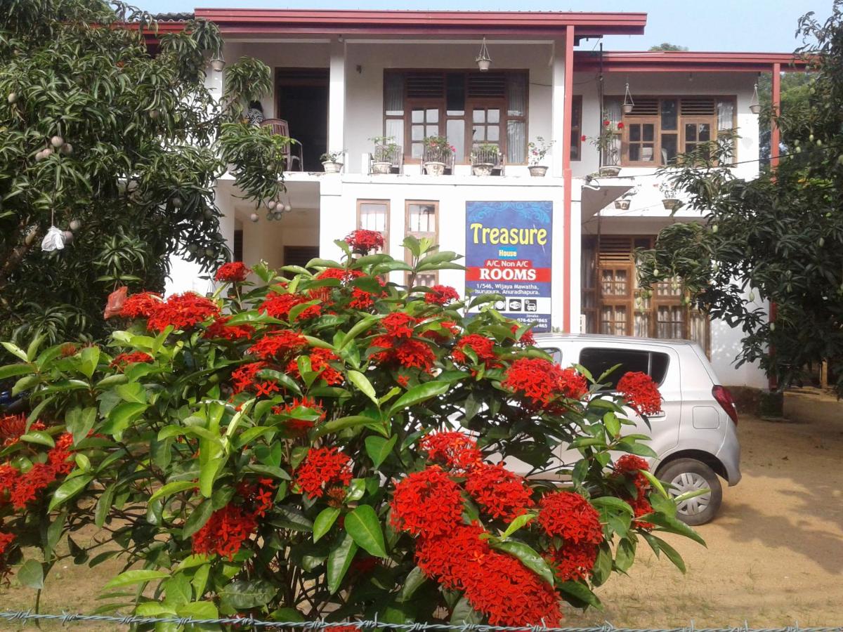 B&B Anuradhapura - Treasure House Tourist Rest - Bed and Breakfast Anuradhapura