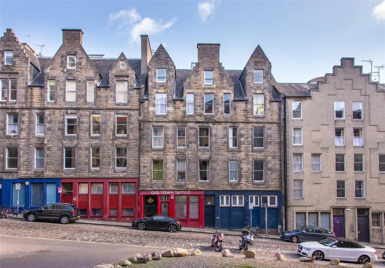 Spacious 2 bed apt next to Royal Mile & Waverley - B&B Edimburgo