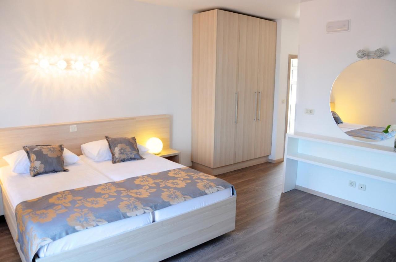 Apartment (3 Adults)