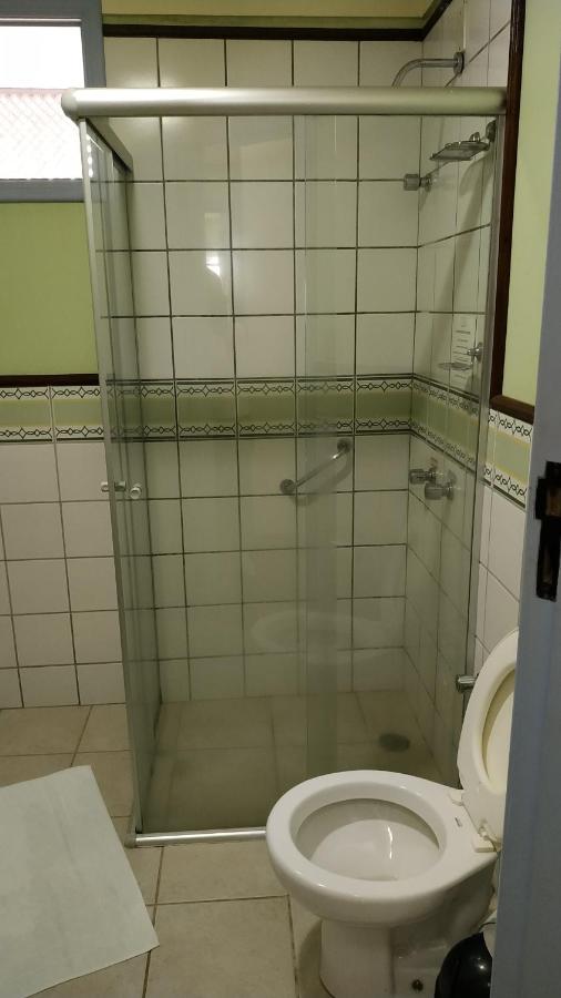 Chambre Double ou Lits Jumeaux avec Salle de Bains Privative
