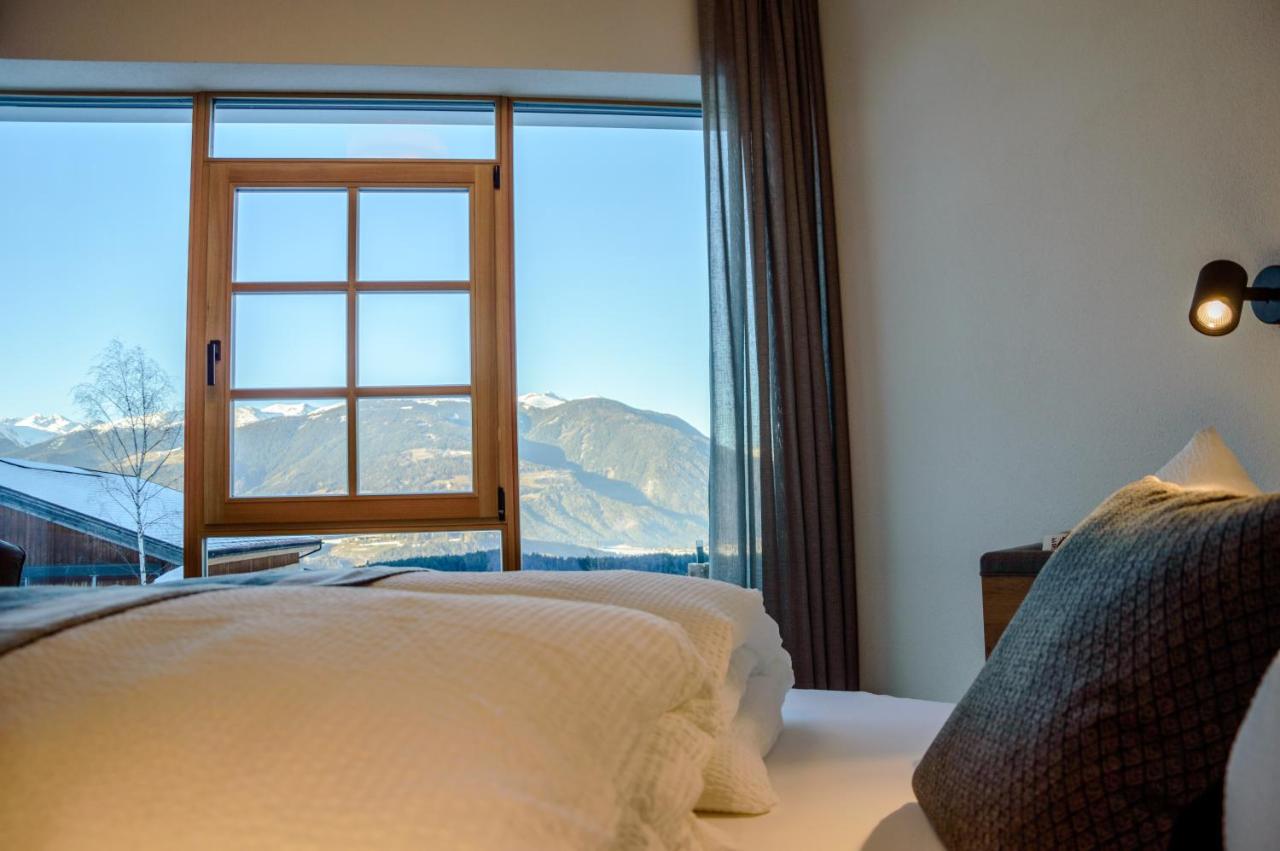 Apartment with Mountain View
