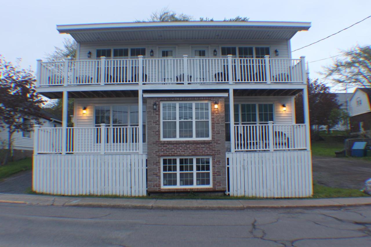 Dolan's Gold House - Bed and Breakfast Pictou