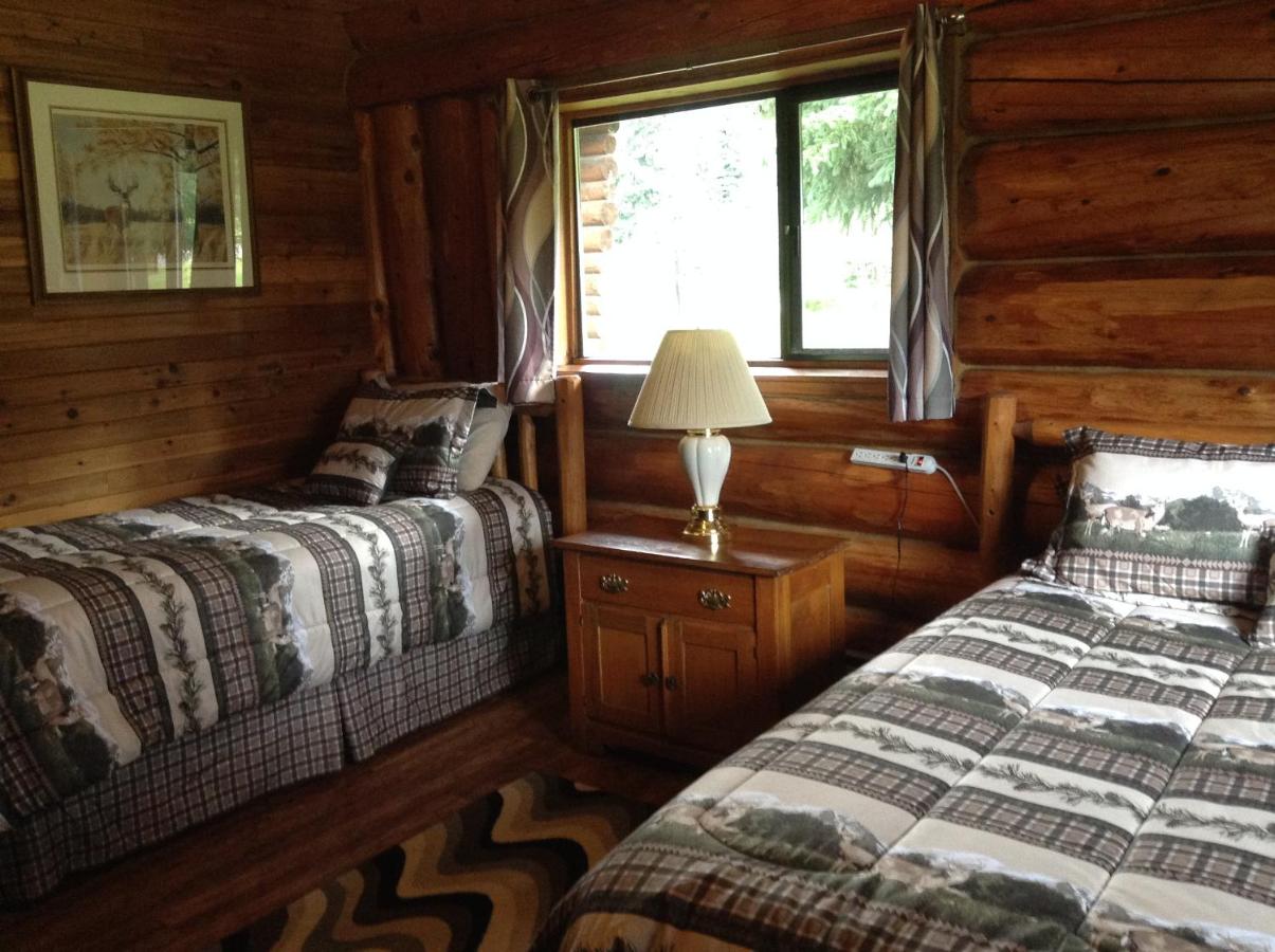 Deluxe Queen Room (1 queen, 1 twin)