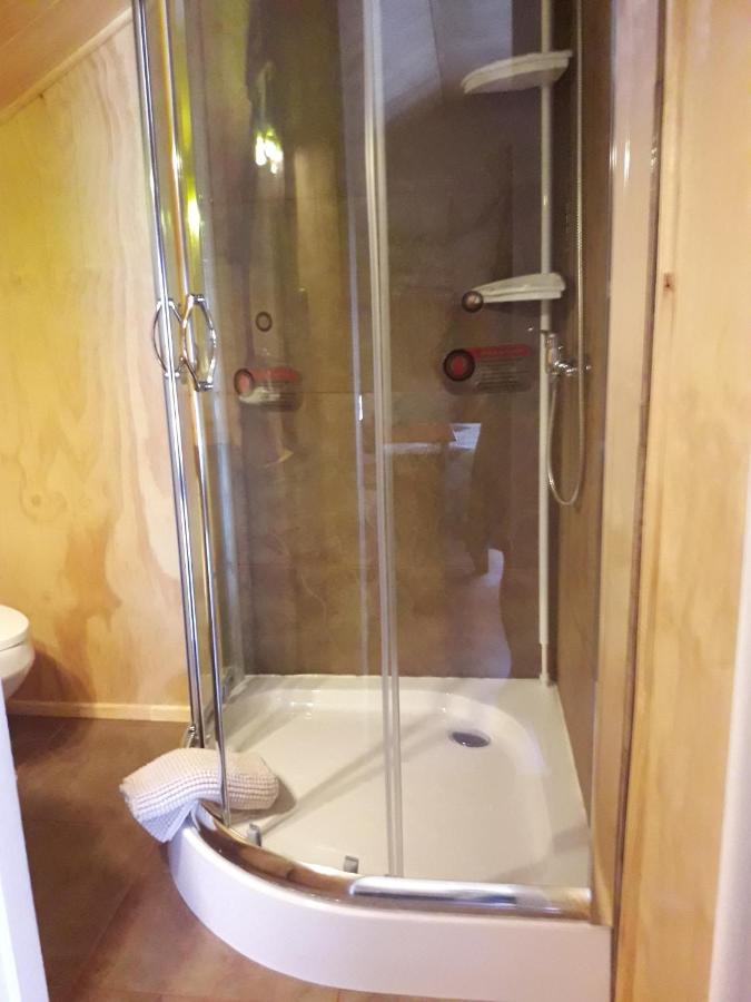 Doppel-/Zweibettzimmer mit eigenem Bad