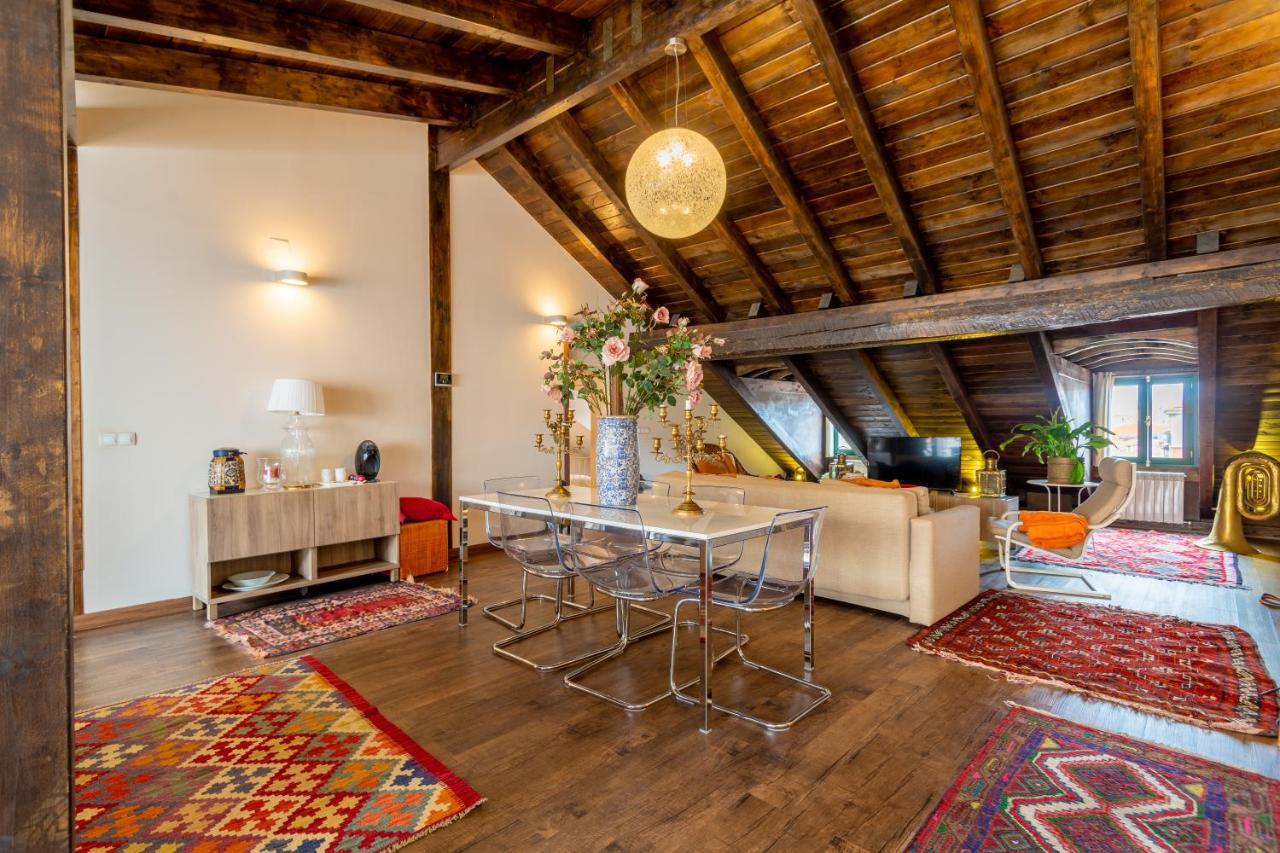 Penthouse Apartment with Interior Terrace 3A