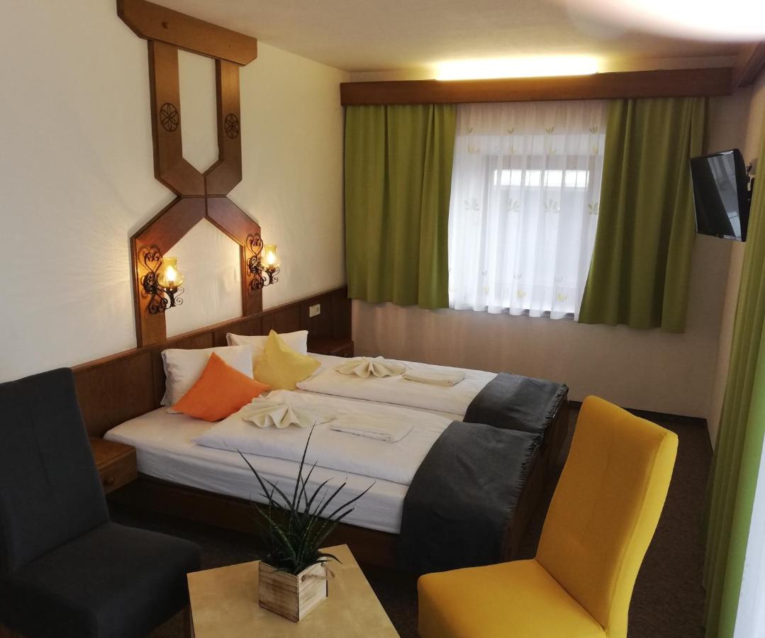 Doppelzimmer mit Balkon