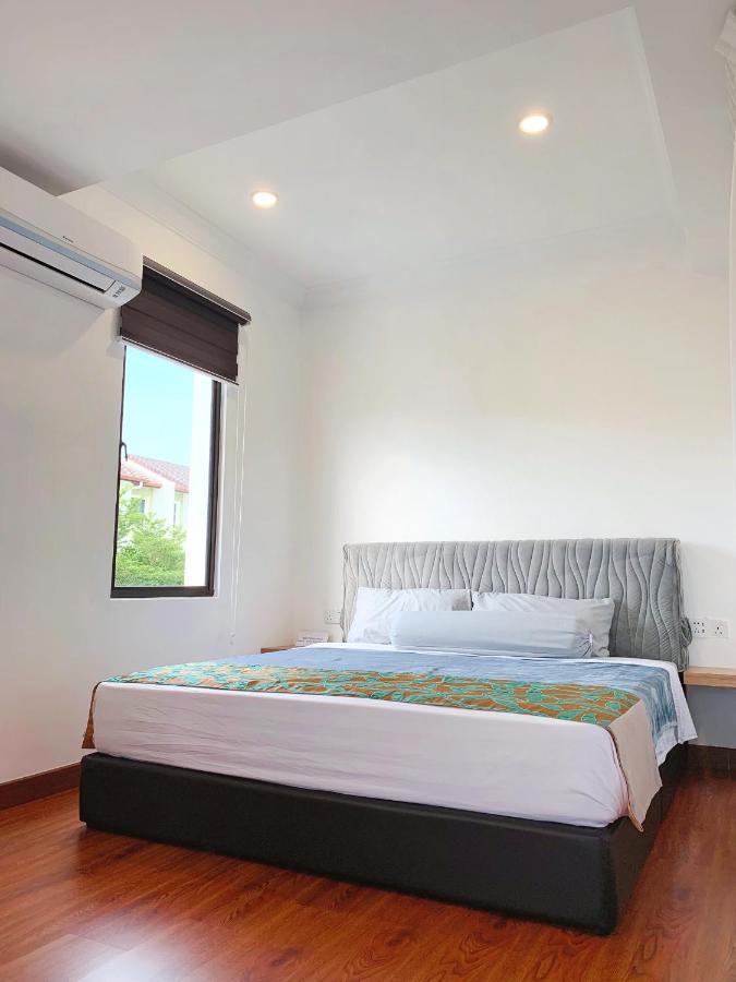 Double Room with Balcony (2 Adults + 1 Child)