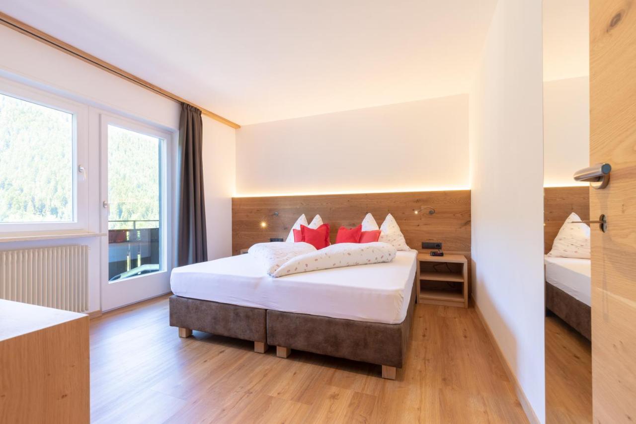 One-Bedroom Apartment with Mountain View