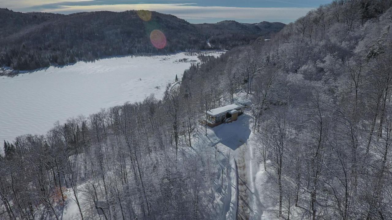 Modern Chalet with Mountain and Lake view by Reserver.ca - Chambres d’hôtes