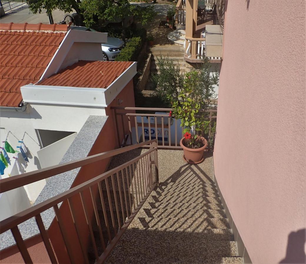 Apartment with Garden View