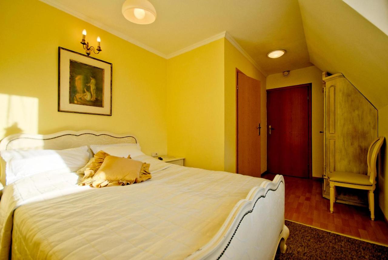 Camera Matrimoniale con Letto Supplementare