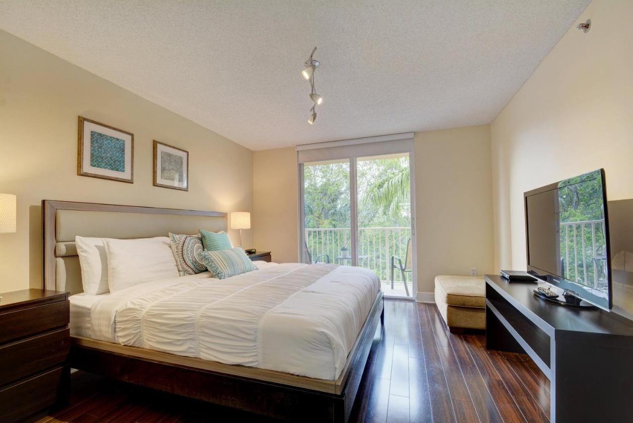 B&B Aventura - Renovated 2/2 Unit at Yacht Club/Aventura - Bed and Breakfast Aventura