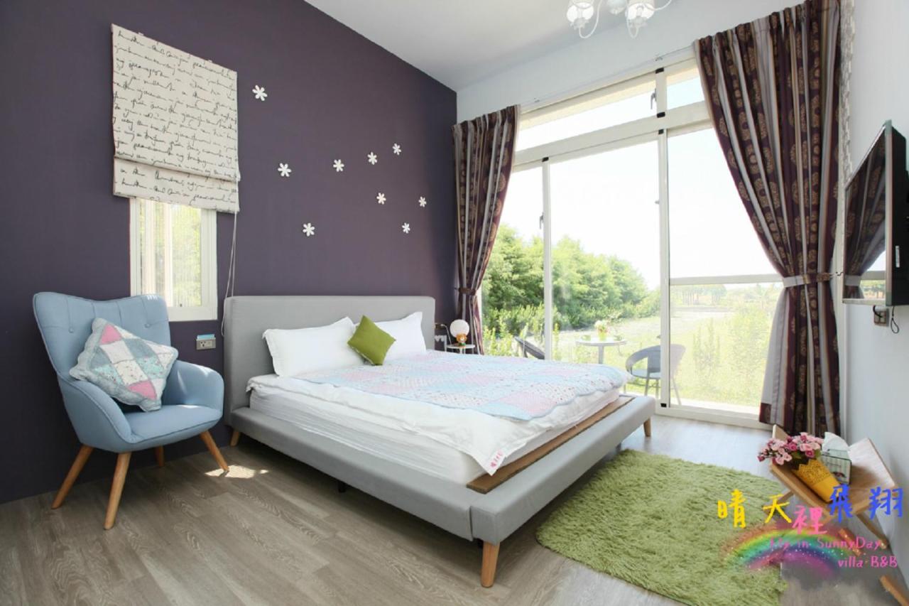 Zimmer mit Queensize-Bett und Balkon