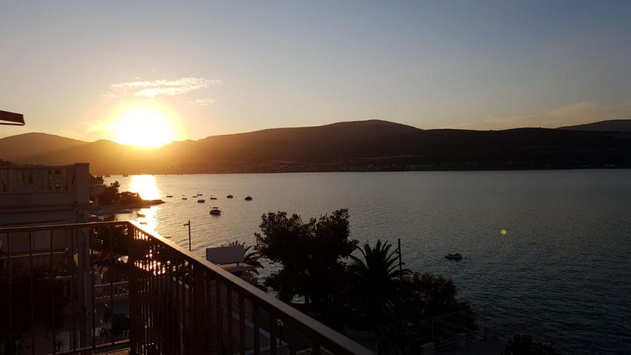Apartment with a sea view terrace, Čiovo near Trogir - Bed and Breakfast Trogir